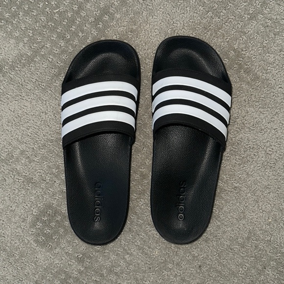 Adidas slides rarely used size 9 US men - Picture 1 of 4